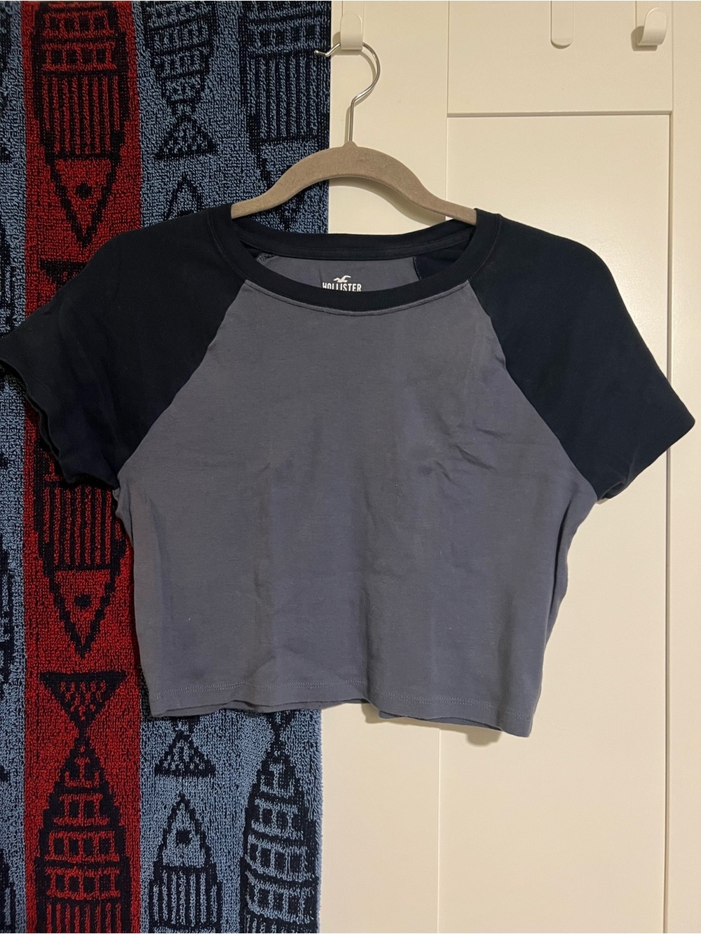 Hollister Two-Tone Raglan Crop Tee in blue and navy